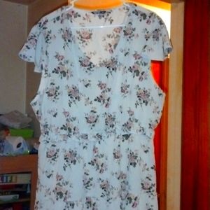 Cream colored 4XL dress with flowers and slight ruffles